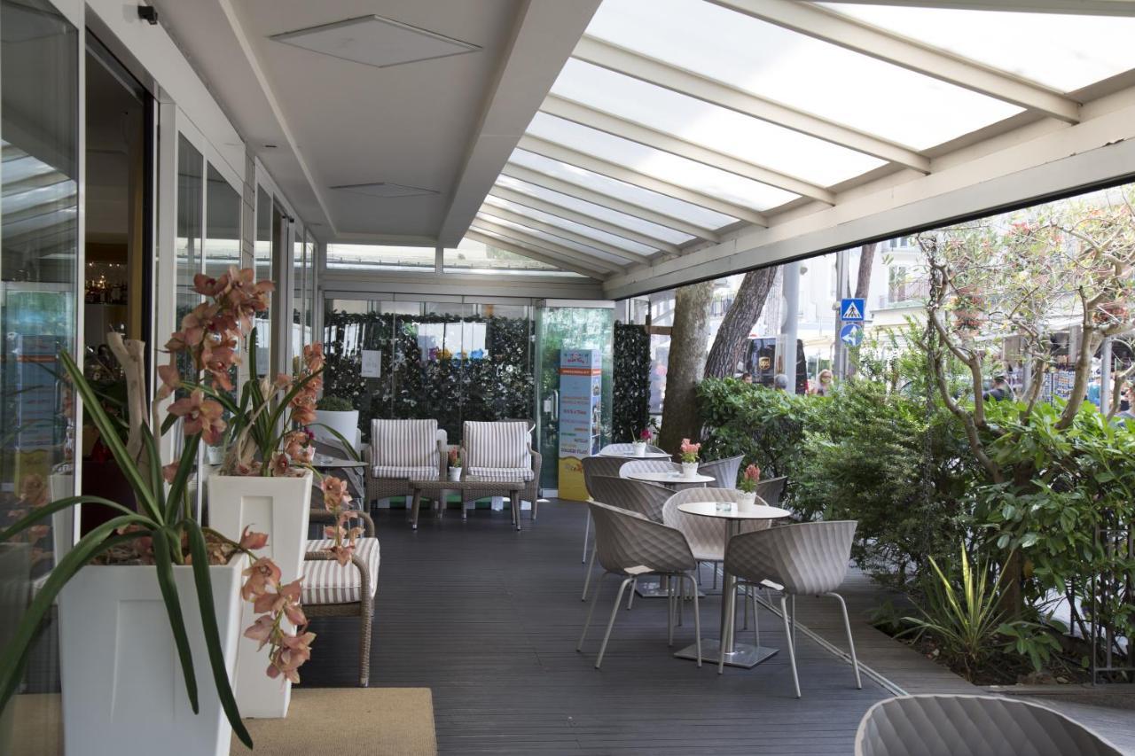 Hotel Mon Pays Риччоне Экстерьер фото