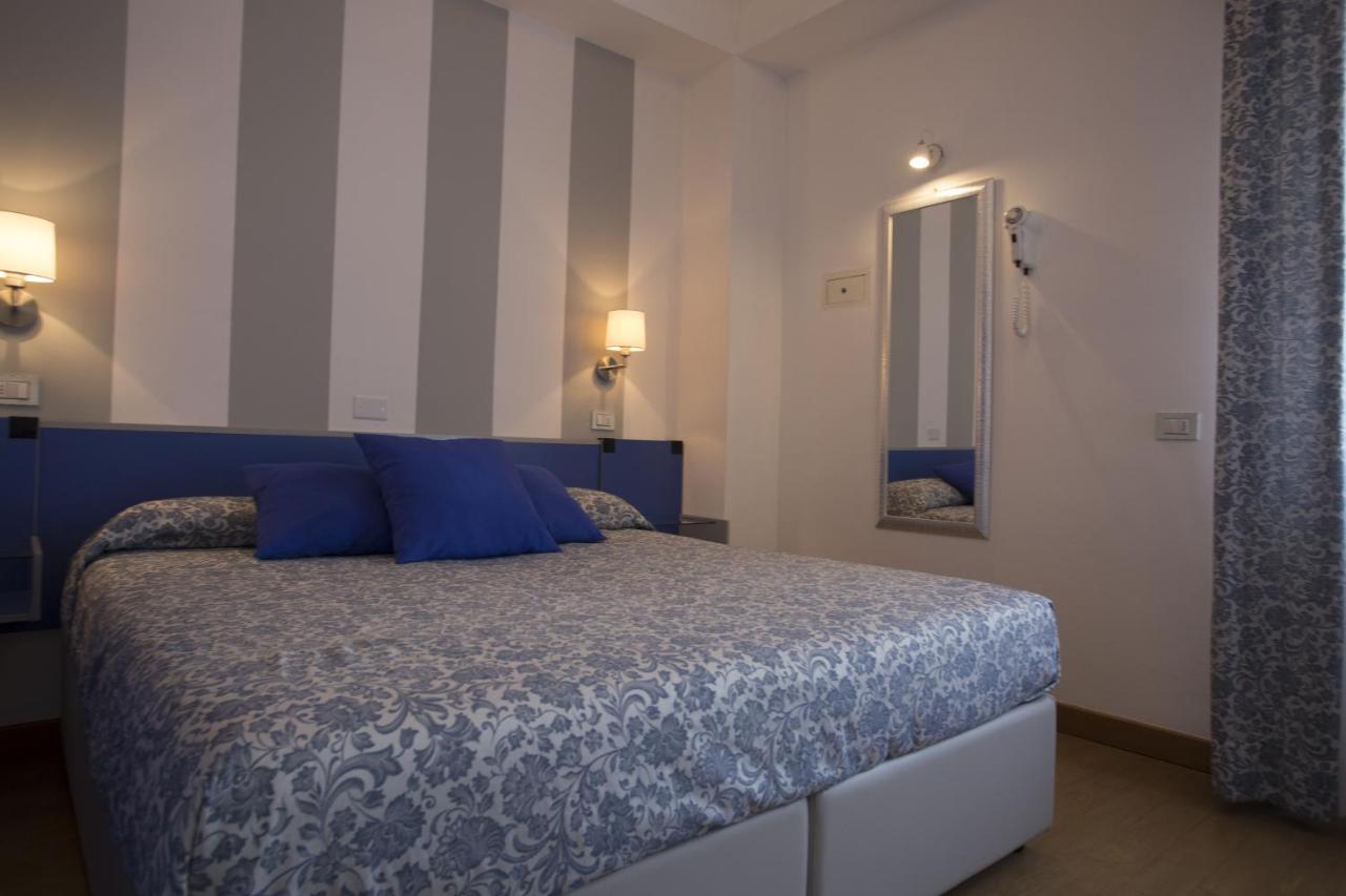 Hotel Mon Pays Риччоне Экстерьер фото