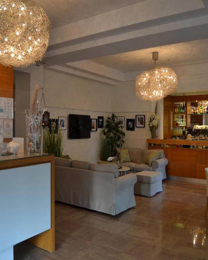 Hotel Mon Pays Риччоне Экстерьер фото