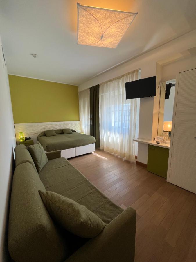 Hotel Mon Pays Риччоне Экстерьер фото