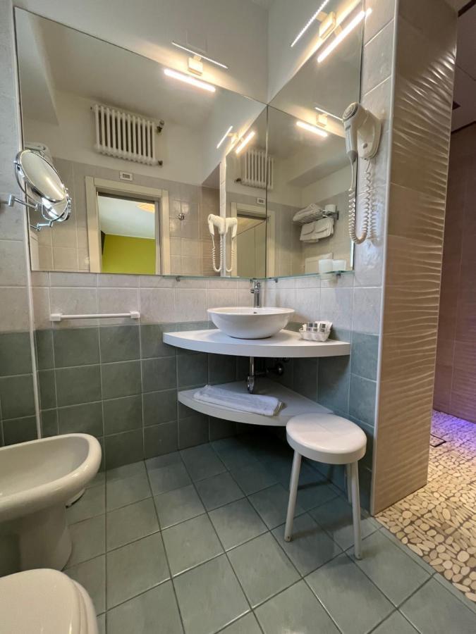 Hotel Mon Pays Риччоне Экстерьер фото