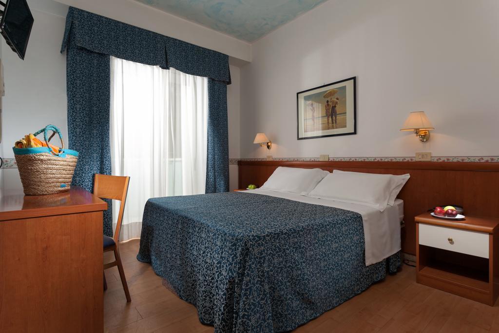 Hotel Mon Pays Риччоне Экстерьер фото