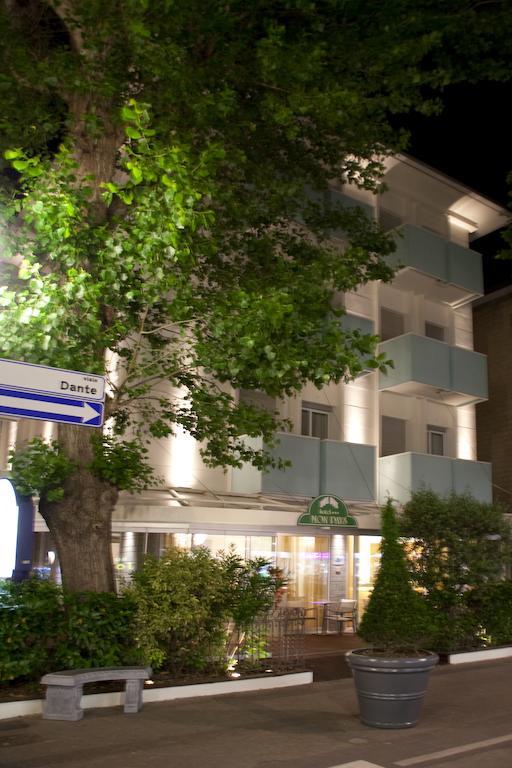 Hotel Mon Pays Риччоне Экстерьер фото
